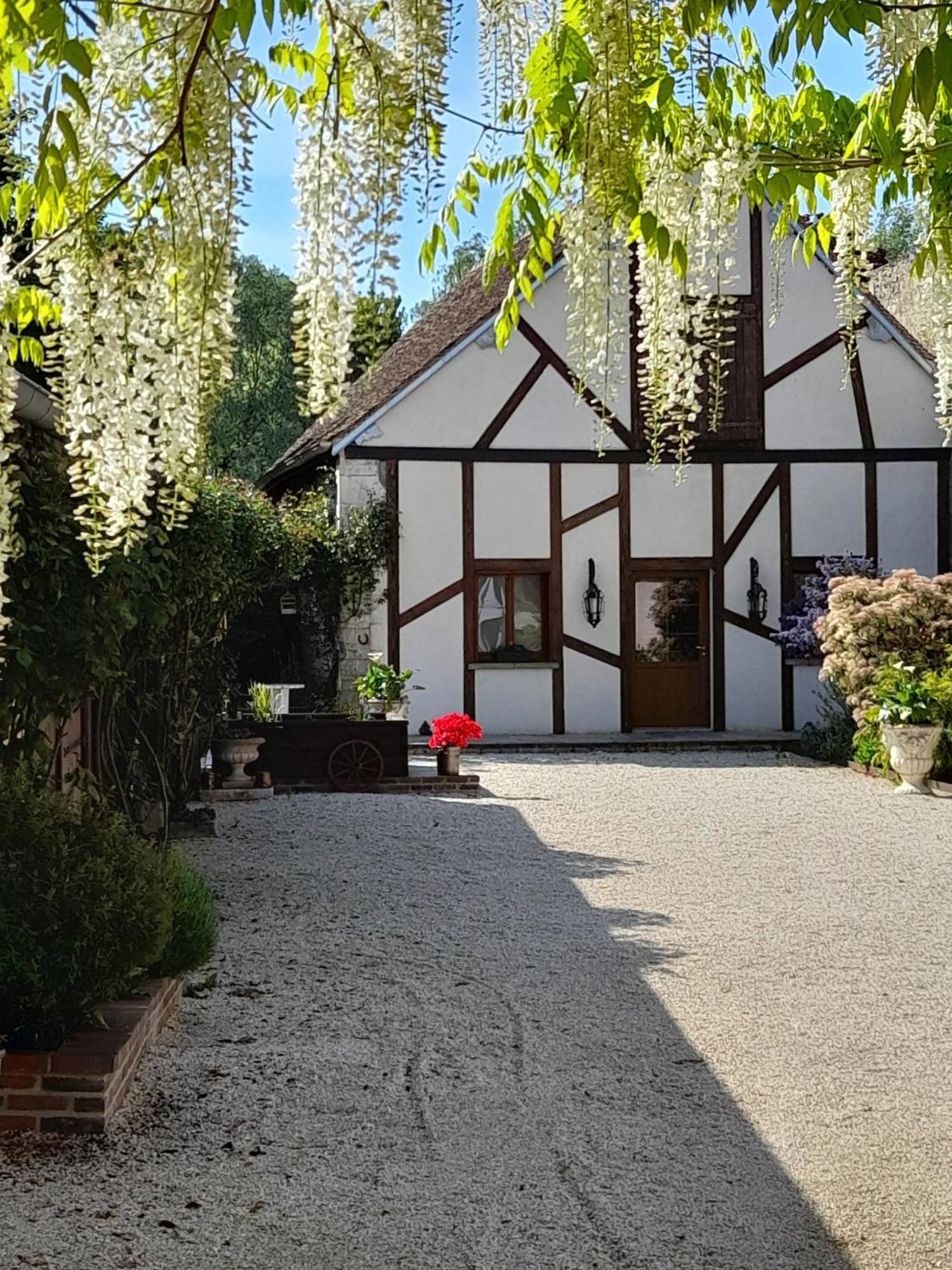 Aux Sources De Ouanne Bed & Breakfast Екстериор снимка
