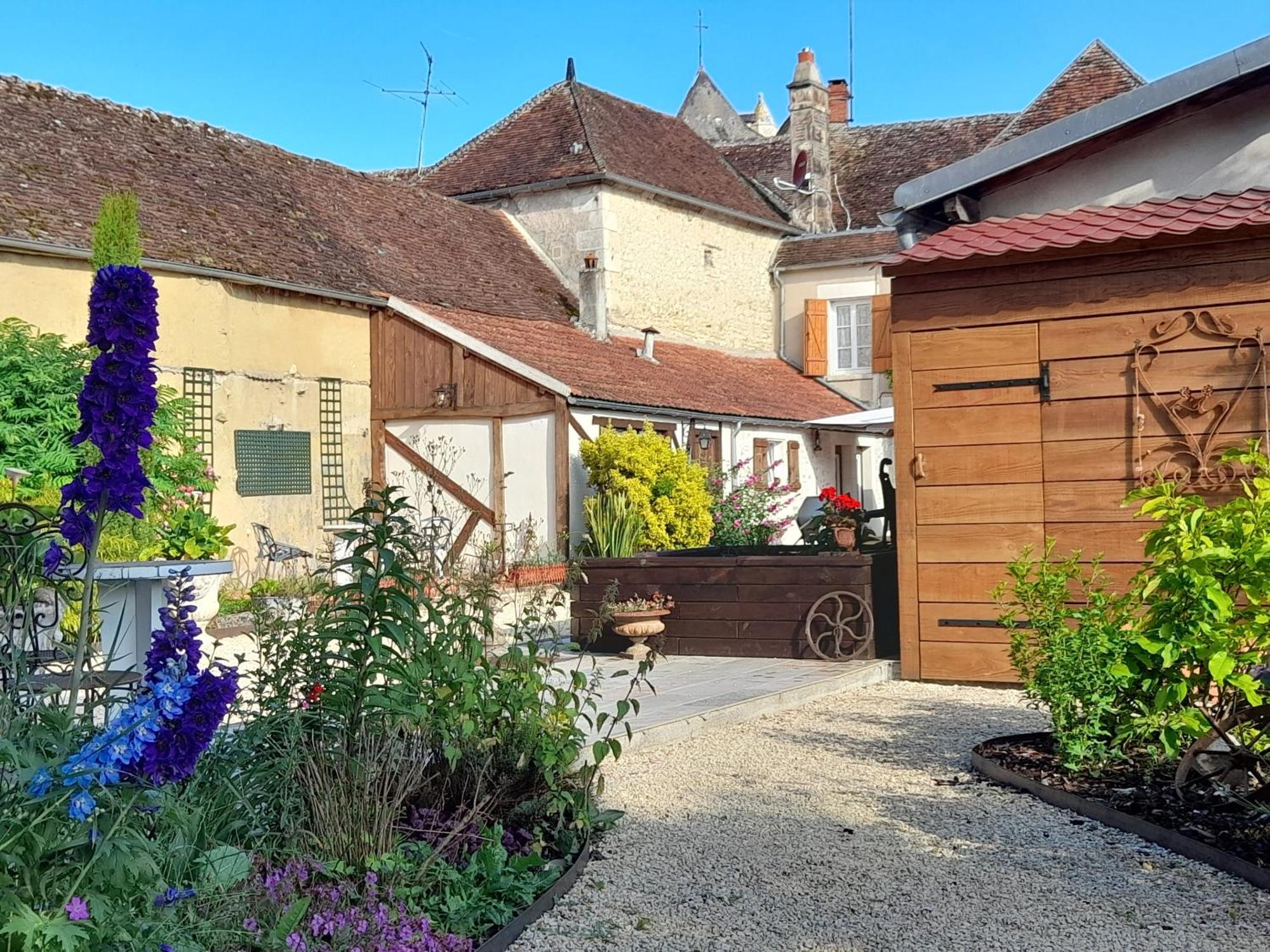Aux Sources De Ouanne Bed & Breakfast Екстериор снимка