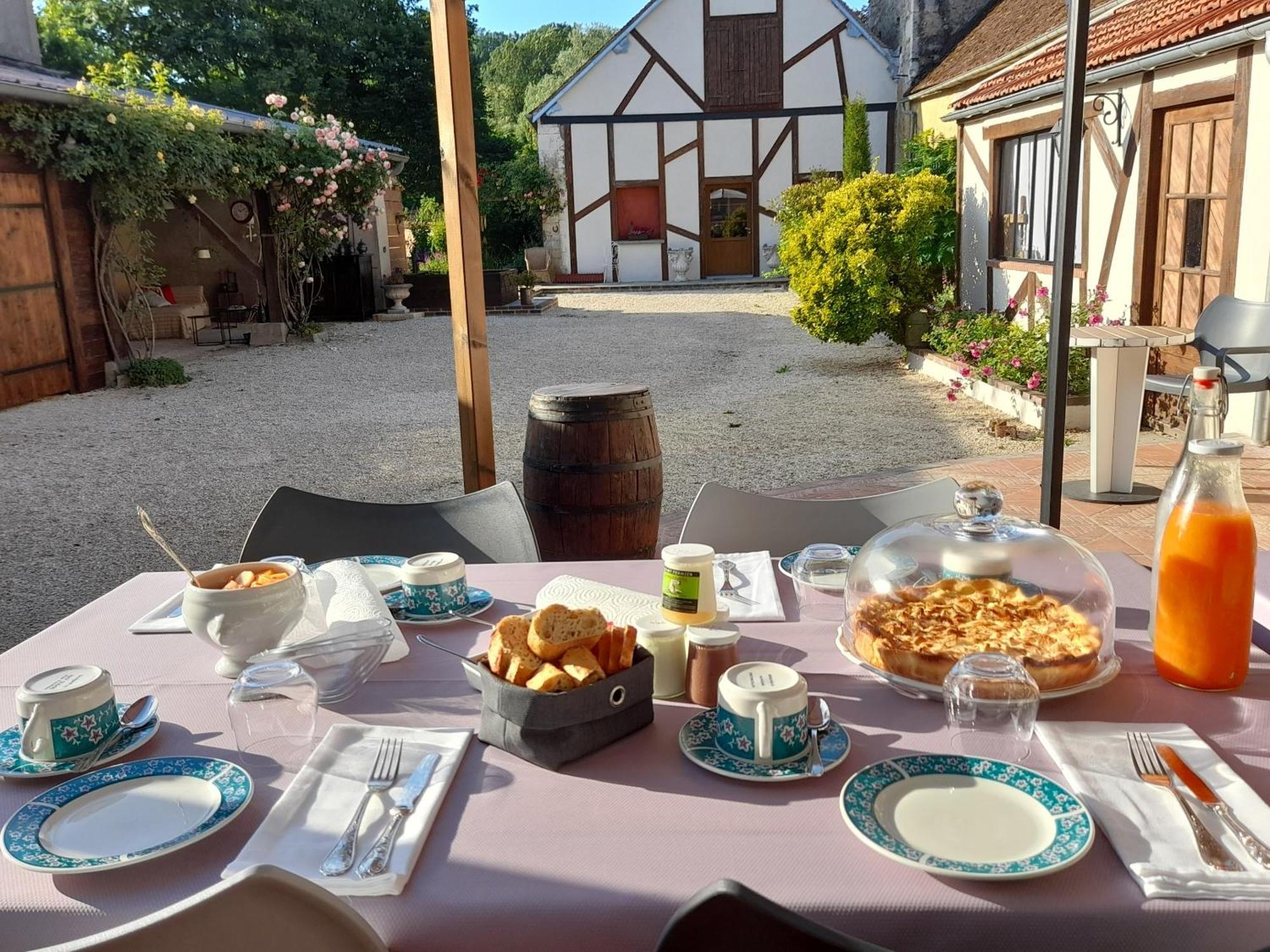 Aux Sources De Ouanne Bed & Breakfast Екстериор снимка